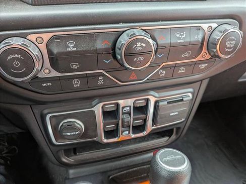 Used 2020 Jeep Gladiator Overland w/ Safety Group image 15