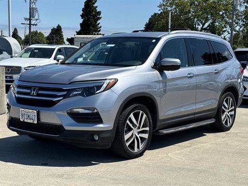 Used 2017 Honda Pilot Touring image 7