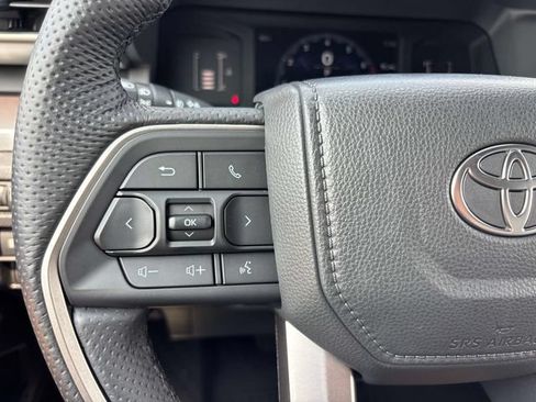 Used 2025 Toyota Tacoma SR5 AWD/4WD image 28