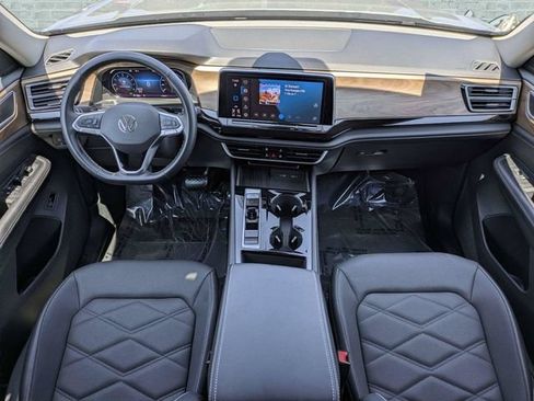 Certified 2025 Volkswagen Atlas SE FWD image 16