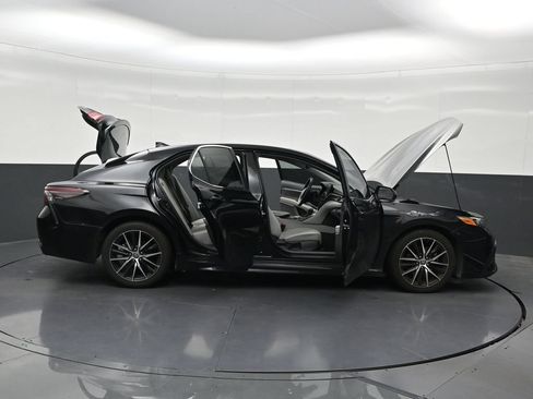 Used 2022 Toyota Camry SE w/ Audio Upgrade Package FWD image 32