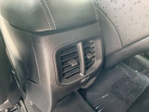 Used 2021 Jeep Cherokee Latitude Lux w/ Comfort/Convenience Group AWD/4WD image 19