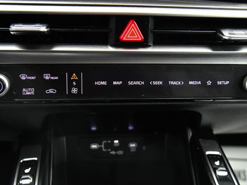 Used 2025 Kia Sorento S image 27