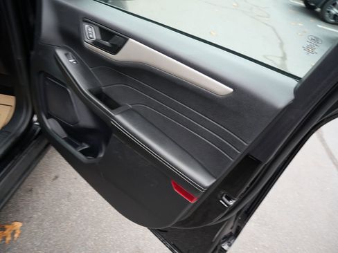 Used 2022 Ford Escape SE image 33