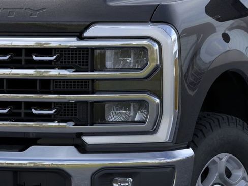 New 2026 Ford F250 XLT w/ XLT Premium Package AWD/4WD image 18