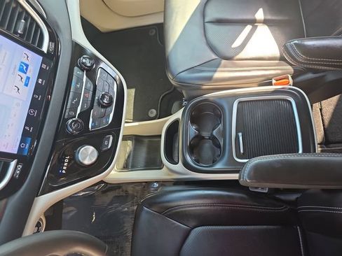 Used 2023 Chrysler Pacifica Touring-L FWD image 26