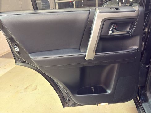 Used 2018 Toyota 4Runner SR5 Premium image 30