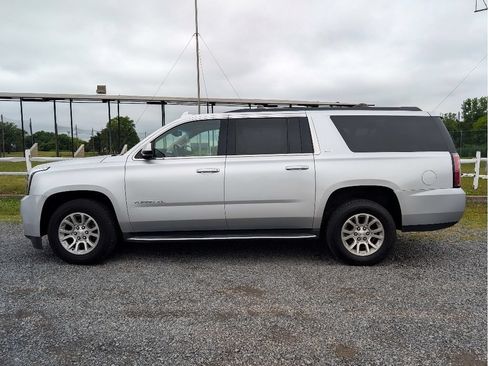 Used 2019 GMC Yukon XL SLT w/ Open Road Package AWD/4WD image 9