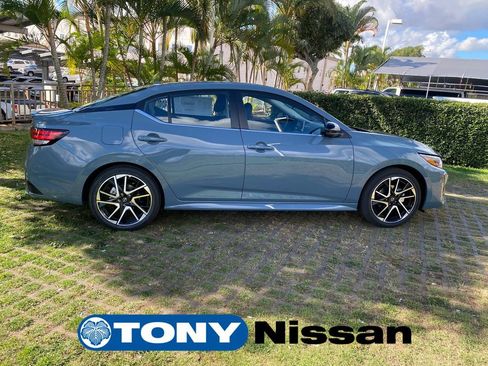 New 2025 Nissan Sentra SR w/ SR Premium Package image 8