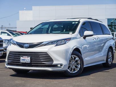 Used 2022 Toyota Sienna XLE