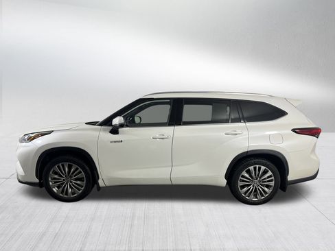 Used 2021 Toyota Highlander Platinum image 4