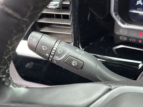 Used 2024 Chevrolet Silverado 1500 LT image 36