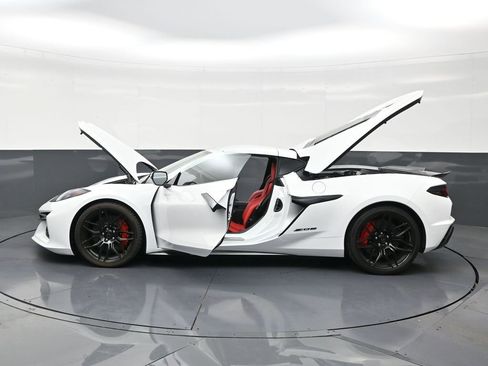 Used 2025 Chevrolet Corvette Z06 image 31