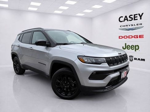 Used 2023 Jeep Compass Latitude w/ Sun and Sound Group AWD/4WD image 1