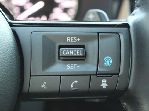 Certified 2022 Nissan Pathfinder SV image 27