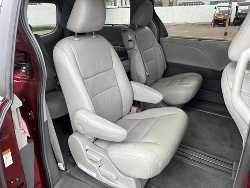 Used 2016 Toyota Sienna image 37