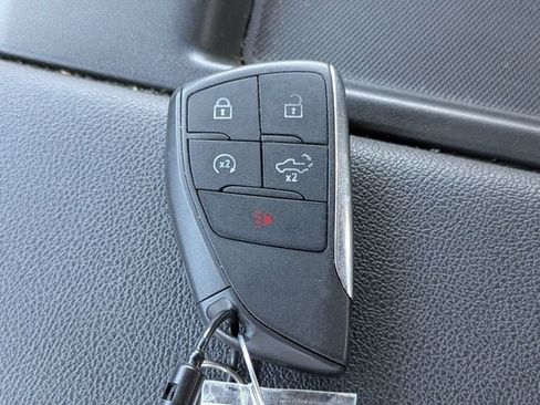 Used 2025 GMC Sierra 1500 SLT AWD/4WD image 29
