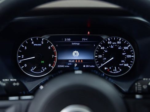 Used 2022 Nissan Rogue SL w/ SL Premium Package image 2