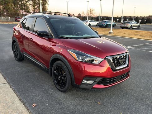 Used 2020 Nissan Kicks SR w/ SR Premium Package image 6