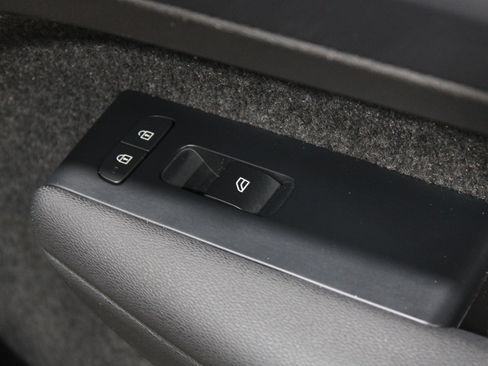 Used 2024 Volvo XC40 B5 Core AWD/4WD image 26