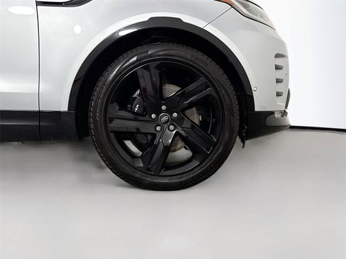 Used 2023 Land Rover Discovery Metropolitan Edition AWD/4WD image 39