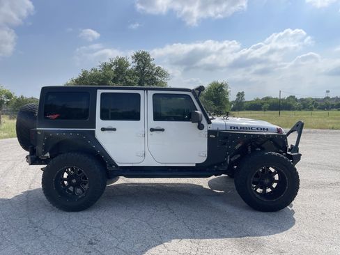 Used 2013 Jeep Wrangler Unlimited Rubicon w/ Connectivity Group image 5