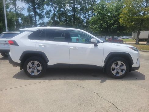 Certified 2022 Toyota RAV4 XLE FWD image 7