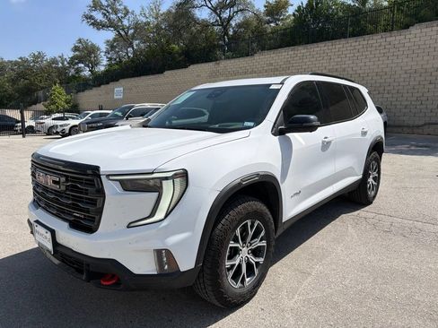 Used 2025 GMC Acadia AT4 w/ Luxury Package AWD/4WD image 2