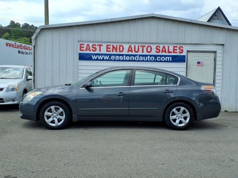 Used 2009 Nissan Altima 2.5 S w/ Convenience Plus Pkg FWD image 2