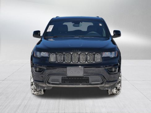 Used 2019 Jeep Grand Cherokee Altitude image 2