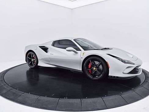 Used 2022 Ferrari F8 Tributo RWD image 25