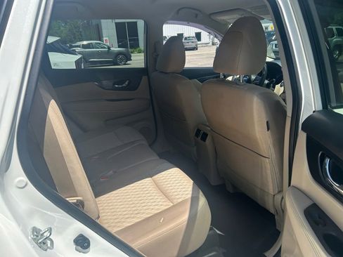 Used 2019 Nissan Rogue SV AWD/4WD image 18
