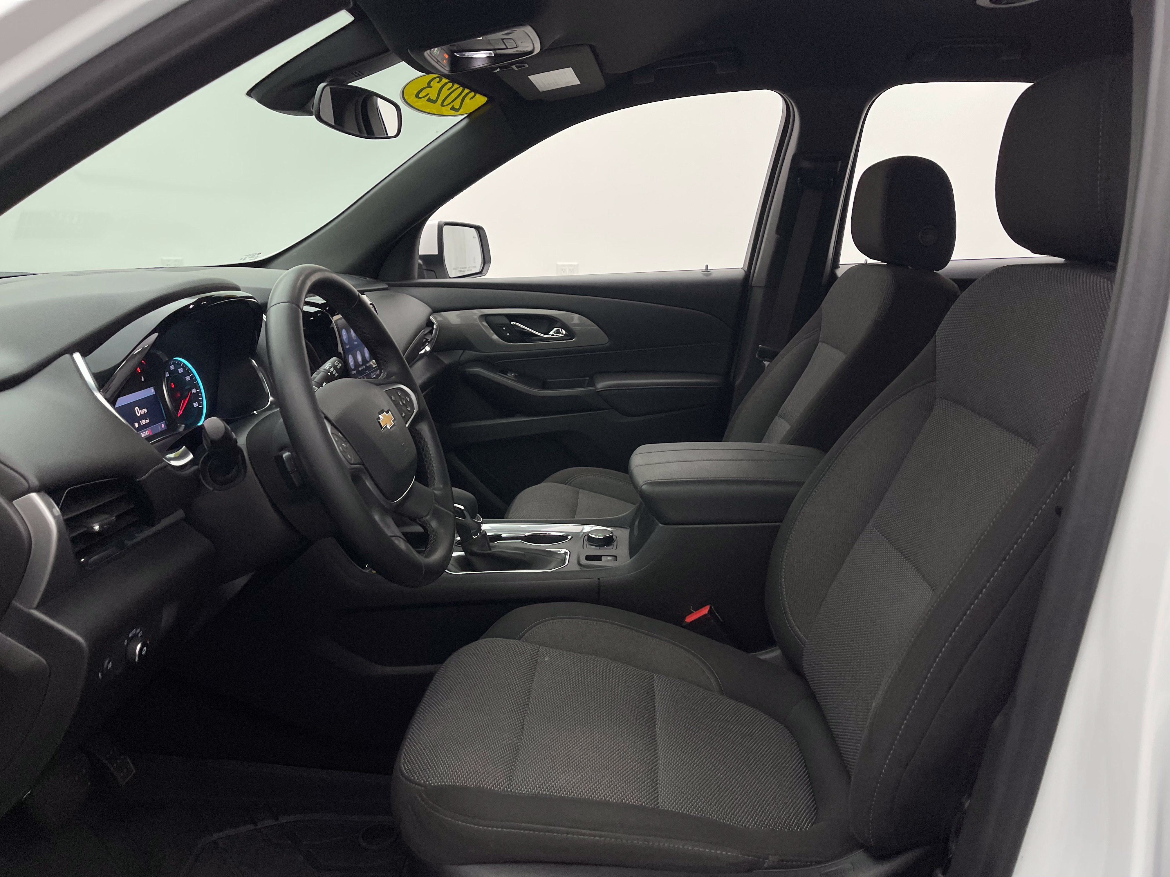 Used 2023 Chevrolet Traverse LT FWD image 17