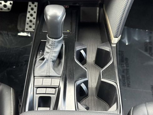 Used 2025 Toyota Camry SE image 13