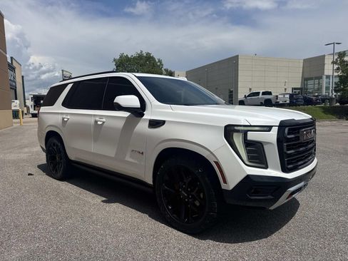 Used 2025 GMC Yukon AT4 w/ AT4 Premium Plus Package AWD/4WD image 3