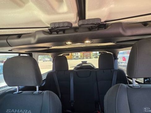 Used 2021 Jeep Wrangler Unlimited Sahara w/ Uconnect 4C Nav & Sound Group AWD/4WD image 18
