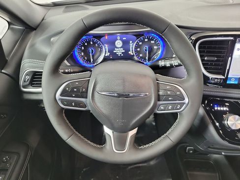 New 2026 Chrysler Pacifica Select image 14
