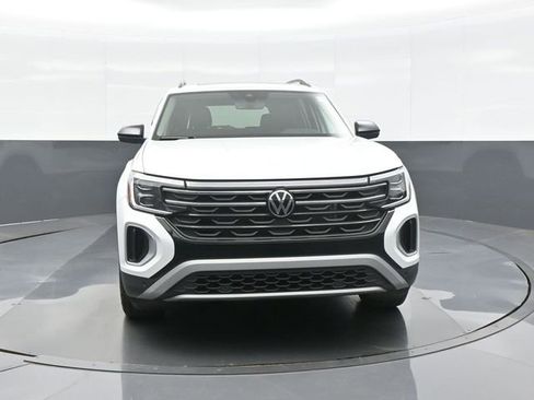 Used 2024 Volkswagen Atlas Peak Edition SE AWD/4WD image 2