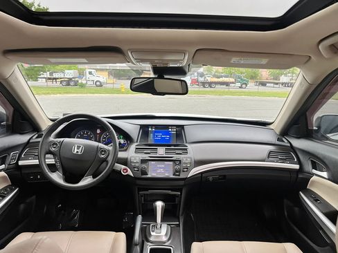 Used 2015 Honda Crosstour EX-L image 14