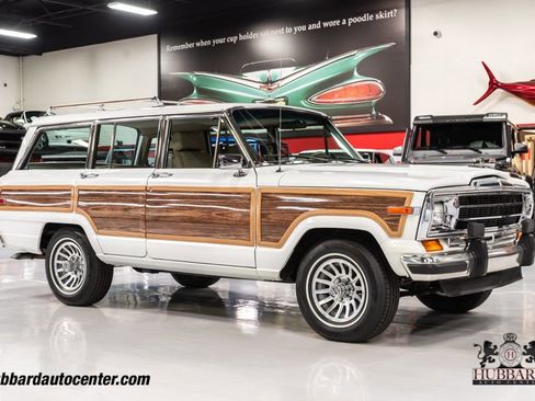 Used 1991 Jeep Grand Wagoneer 4dr Wagon 4WD image 1
