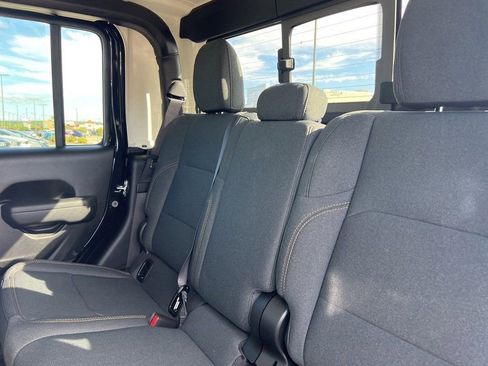 New 2025 Jeep Gladiator Sport image 17