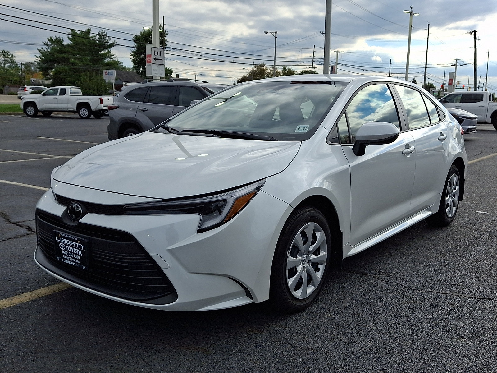 Used 2026 Toyota Corolla LE FWD image 3