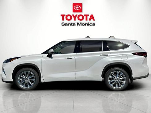 New 2026 Toyota Highlander Limited AWD/4WD image 8