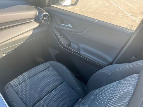 Used 2025 Chevrolet Equinox LT FWD image 34