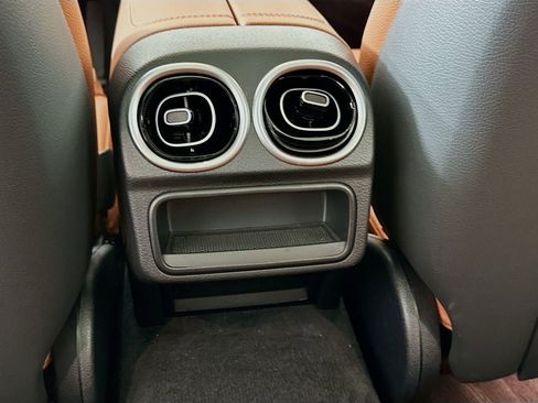 Used 2025 Mercedes-Benz C 300 Sedan image 27