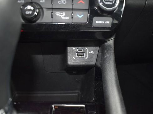 Used 2024 Jeep Compass Limited image 27