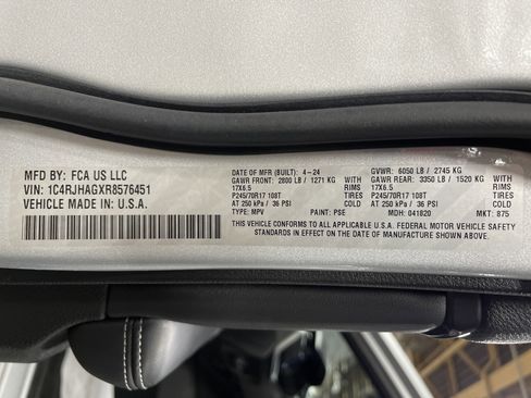 Used 2024 Jeep Grand Cherokee Laredo image 27