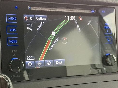 Used 2015 Toyota Sienna XLE image 3