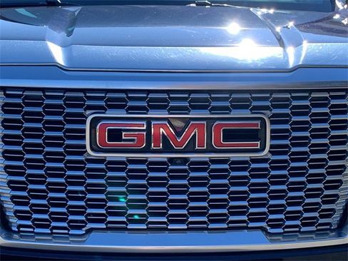 Used 2023 GMC Yukon Denali image 9