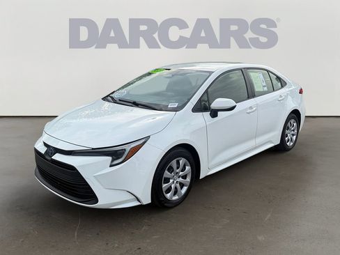Used 2025 Toyota Corolla LE FWD image 3